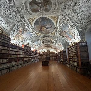 strahov-bibliothek-1A6B966B2-DE8C-F1A1-1128-AD56E9DB252C.jpg